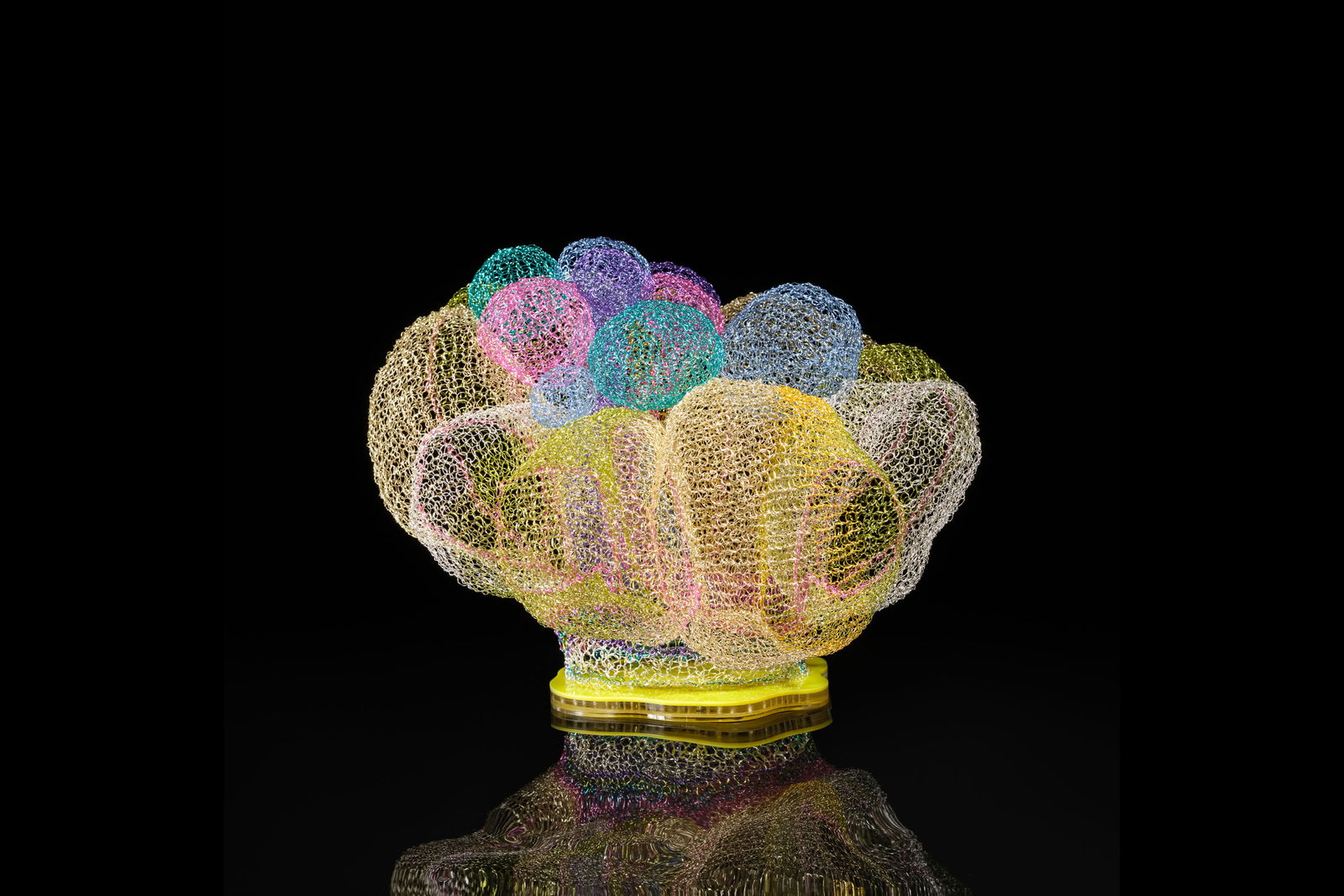 An Unusual Knot, view 8, enamelled copper wire, H98 × W60 × D60 cm.