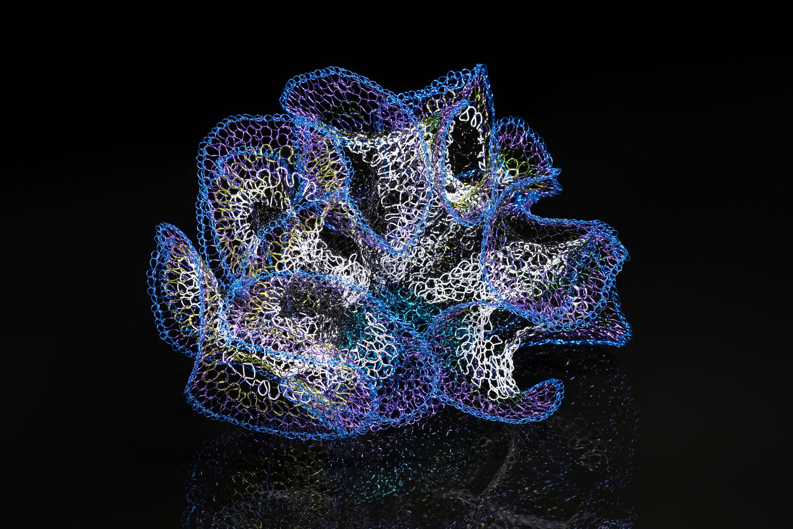 An Unusual Knot, view 9, enamelled copper wire, H98 × W60 × D60 cm.