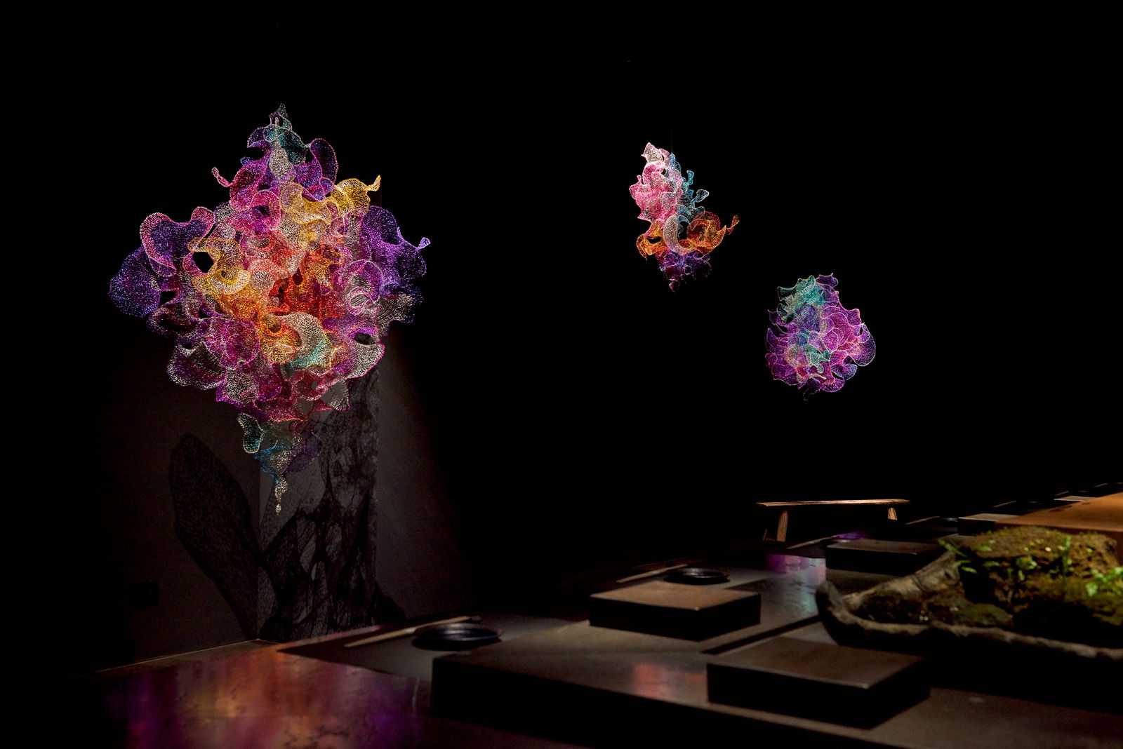 Aquachroma, enamelled copper wire, H155 × W128 × D55 cm.
